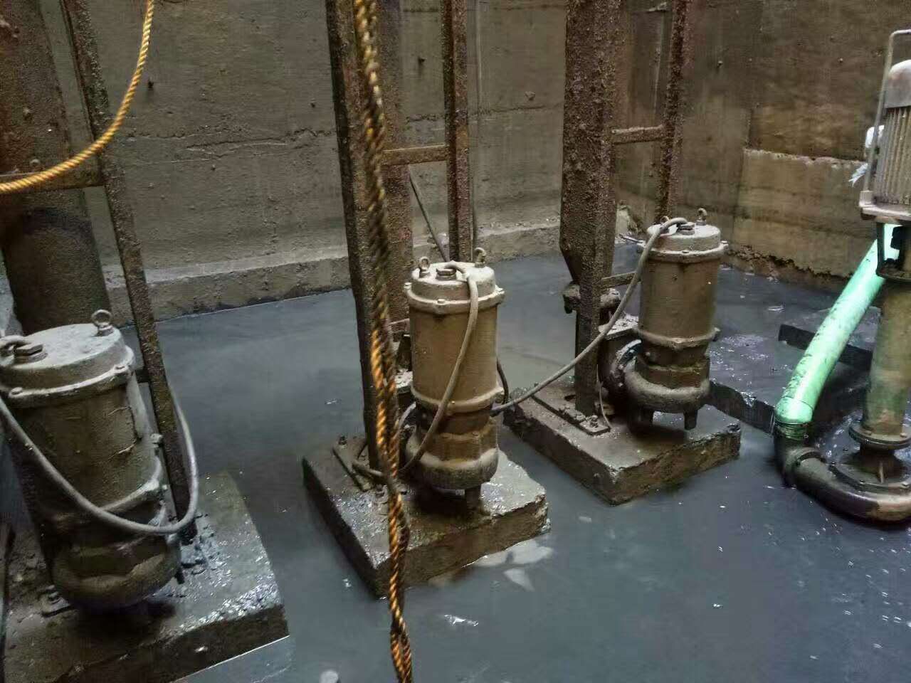 新泰污水池清理